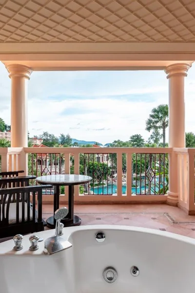 Deluxe-Zimmer mit Whirlpool – King — Centara Grand Beach Resort Phuket