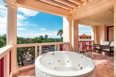 Premier-Zimmer mit Whirlpool – King — Centara Grand Beach Resort Phuket